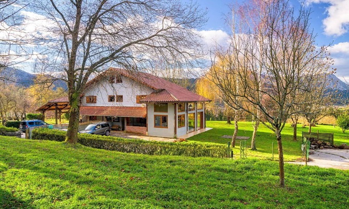 Elorrio Casa | Preciosa casa de vacaciones privada con WIFI, TV, patio, vista panorámica y aparcamiento