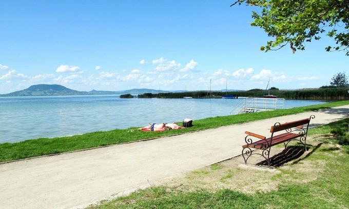 Balatonfenyves Casa | Beautiful private villa for 6 people with TV, terrace and pets allowed