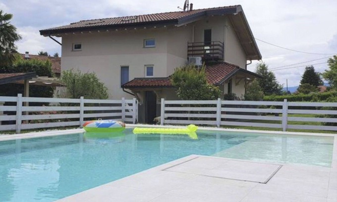 Besozzo Villa | Casa de vacaciones privada con piscina privada, jacuzzi, A/C, WIFI, TV, patio, aparcamiento
