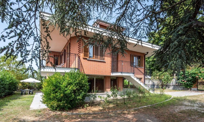 Bossolasco Casa | Maravillosa casa de vacaciones privada con WIFI, TV, balcón, mascotas permitida y aparcamiento