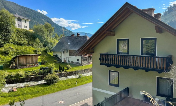 Ebene Reichenau Casa | Maravillosa casa de vacaciones privada con WIFI, TV, balcón, mascotas permitida y aparcamiento