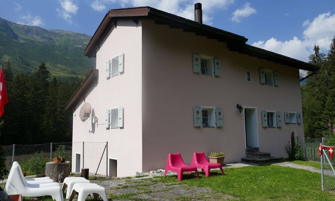 Blenio Casa | Casa de vacaciones privada con WIFI, TV, patio, mascotas permitida, vista panorámica, aparcamiento
