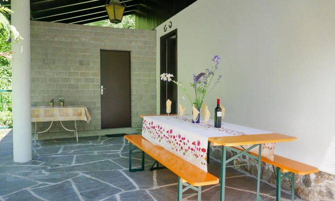 Olivone Casa | Maravillosa casa de vacaciones privada para 6 personas con WIFI, TV, patio y mascotas permitida