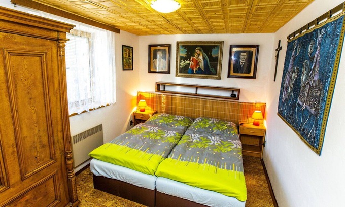 Rovensko pod Troskami Villa | Preciosa casa de vacaciones privada para 8 personas con TV, patio y aparcamiento