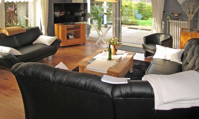 Osteel Casa | Estupenda casa de vacaciones privada con WIFI, TV, terraza, mascotas permitida y aparcamiento