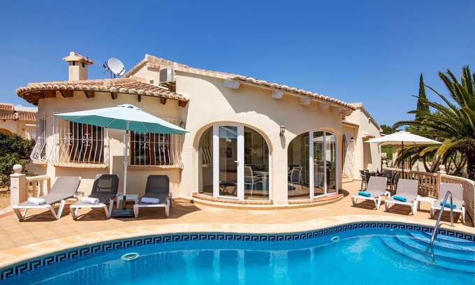 Costa Nova Casa | Preciosa casa de vacaciones privada con A/C, piscina privada, WIFI, TV, terraza y aparcamiento