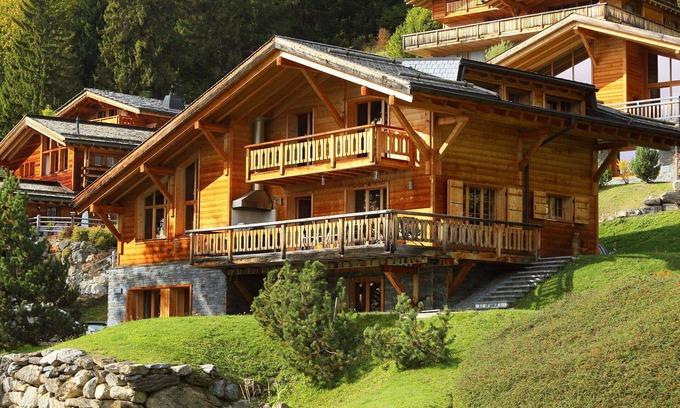 Ollon Casa | Casa de vacaciones privada con WIFI, jacuzzi, TV, terraza, mascotas permitida, aparcamiento