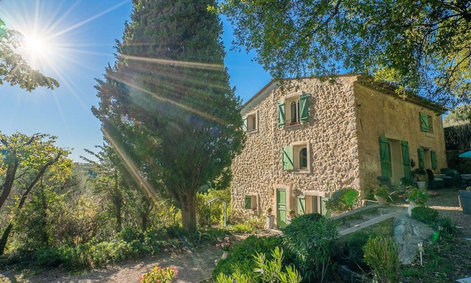 Chateauneuf-Grasse Casa | Casa de vacaciones privada con piscina privada, WIFI, TV, patio, mascotas permitida, aparcamiento
