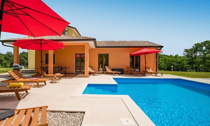 Karojba Casa | Casa de vacaciones privada con A/C, piscina privada, WIFI, TV, terraza, vista panorámica