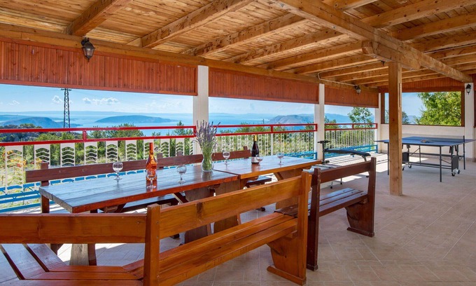 Lukovo Casa | Estupenda casa de vacaciones privada con WIFI, piscina privada, A/C, TV, terraza, mascotas permitida