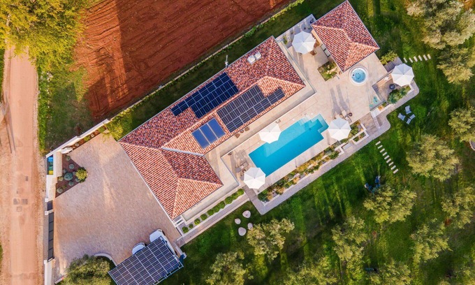 Kastelir-Labinci Villa | Casa de vacaciones privada con A/C, piscina privada, WIFI, jacuzzi, TV, terraza, aparcamiento