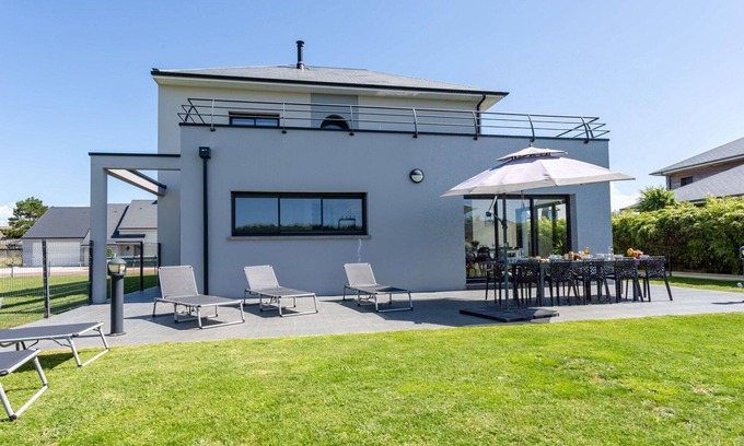 Pirou Casa | Maravillosa casa de vacaciones privada con WIFI, TV, terraza, mascotas permitida y aparcamiento