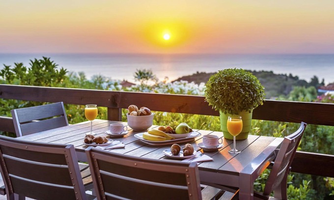 Samos Town Villa | Casa de vacaciones privada con piscina privada, WIFI, A/C, TV, terraza, vista panorámica