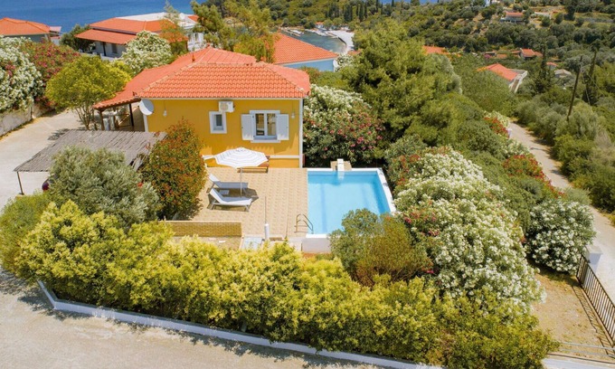 Samos Town Villa | Preciosa casa de vacaciones privada con piscina privada, WIFI, A/C, TV y aparcamiento