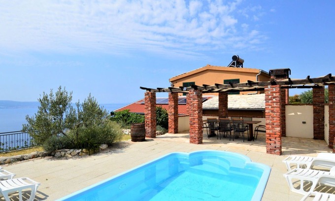Central Dalmatia Casa | Preciosa casa de vacaciones privada con WIFI, A/C, piscina privada, TV, patio, aparcamiento