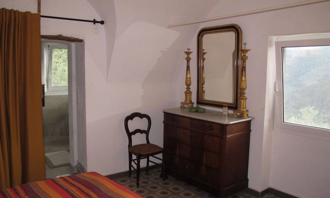 Airole Villa | Estupenda casa de vacaciones privada con WIFI, patio, mascotas permitida y aparcamiento