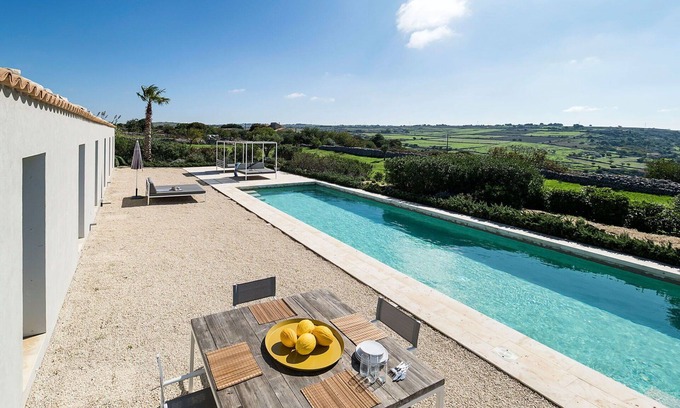 Ragusa Villa | Casa de vacaciones privada con A/C, WIFI, piscina privada, TV, patio, vista panorámica