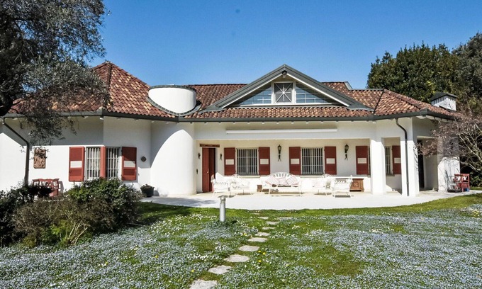 Rovato Villa | Casa de vacaciones privada con piscina privada, WIFI, bañera de hidromasaje, A/C, TV, patio