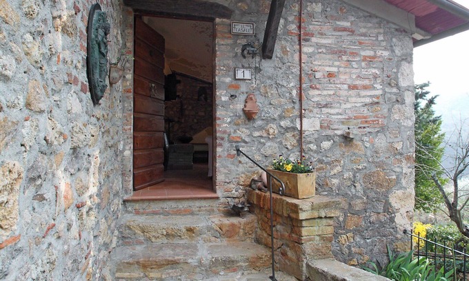 Monticiano Villa | Casa de vacaciones privada con WIFI, piscina privada, TV, patio, mascotas permitida, aparcamiento