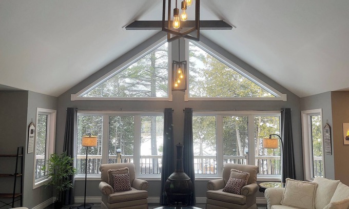 Bobcaygeon Cabaña | Beautiful Private Waterfront Cottage
