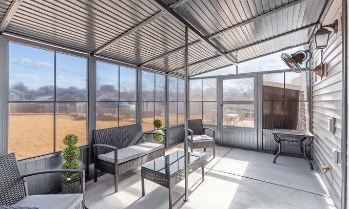 St. Louis Casa | Beautiful, Quaint 2 Bedroom Home
