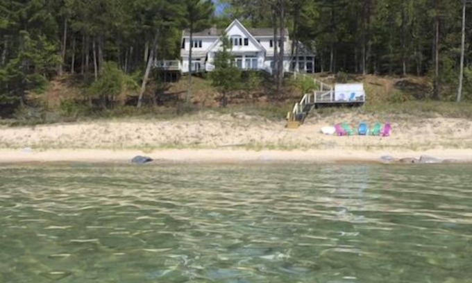 Harbor Springs Casa | Hermosa casa de campo tranquilo y sereno en el lago Michigan