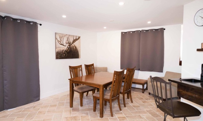 Merritt Casa | Beautiful quiet space located in the heart of Merritt suburbs.