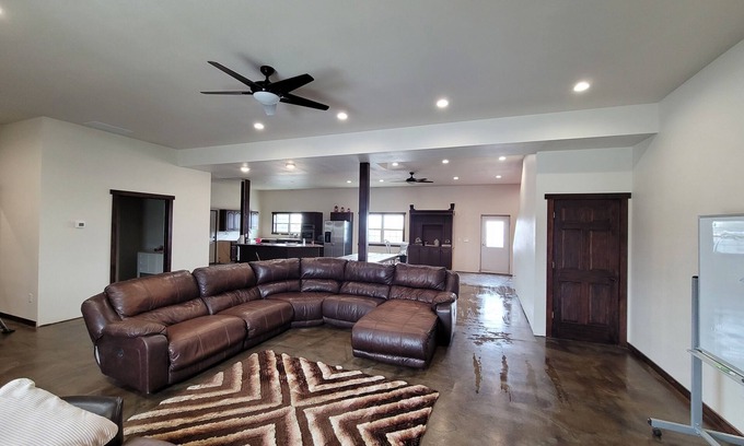 Lingle Otro | Beautiful Ranch Barndominium-4 bedrooms Activities/experience offered