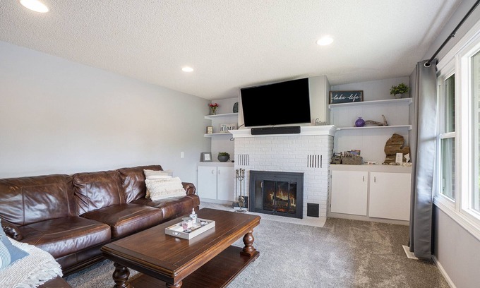 South Haven Casa | Beautiful ranch situated on a ravine within minutes to downtown South Haven