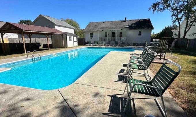 Aragon Casa | Beautiful Ranch Style House With Pool
