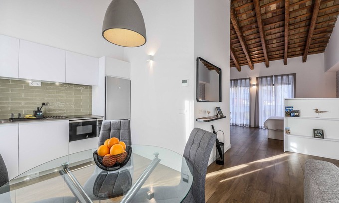 La Roqueta Apartamento | Precioso ático tipo estudio reformado