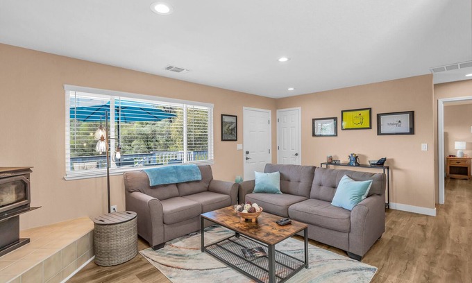 Placerville Casa | BEAUTIFUL RECENTLY RENOVATED PEACEFUL 3 BED HOME