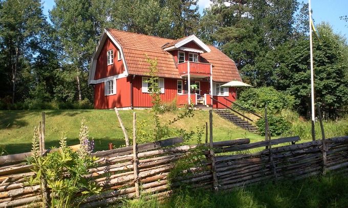 Vimmerby Municipality Casa | Suecia casa roja hermosa en el bosque con lago, pero también de su ubicación