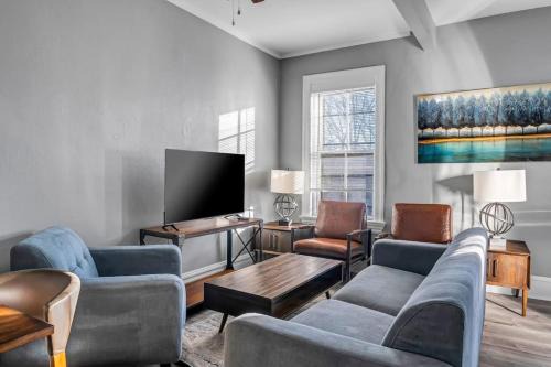 Shaw Casa | Beautiful Rehabbed Unit in Shaw Community 4228a