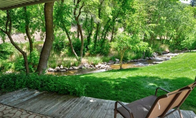 Snowbird Cabina | Beautiful Remodeled 5 Bedroom 3000 sq ft Cabin in the Iconic Vivian Park Area