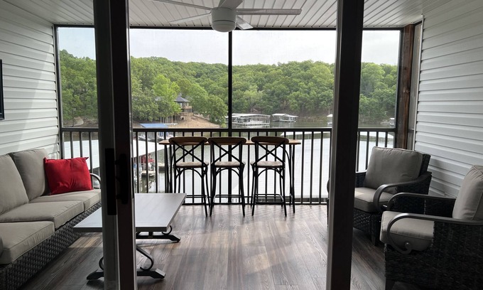 Lakeland Condominio | Hermoso completamente amueblado 2BR 2BA Condo W / Pool