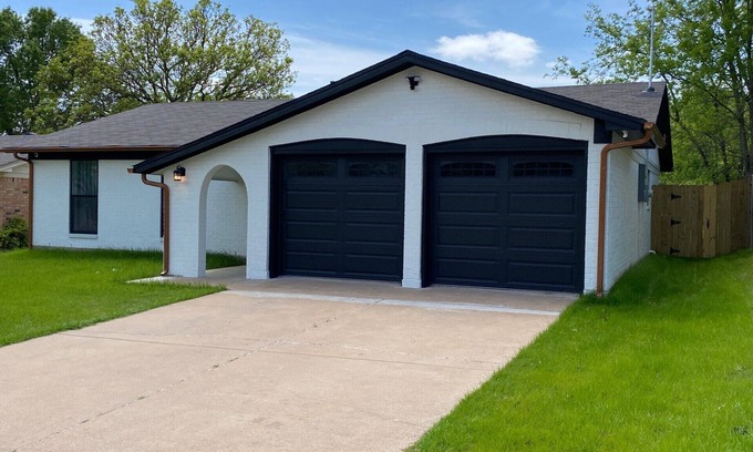 Burleson Casa | BEAUTIFUL REMODELED WITH HIGH END FURNISHINGS 3 BR/2B HOME IN BURLESON TX!