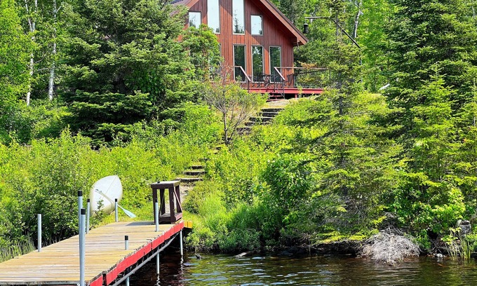 Ely Cabina | Spring Sale! Remote Cabin 9 Miles From Ely, Wildlife Galore, Starlink and Dock!