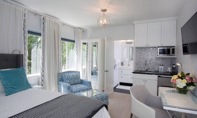 Ocean Park Apartamento | Beautiful renovated studio close to the ocean.
