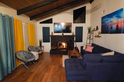 Crestline Casa | Beautiful Renovated Cozy Forest Home with Hot Tub in Crestline