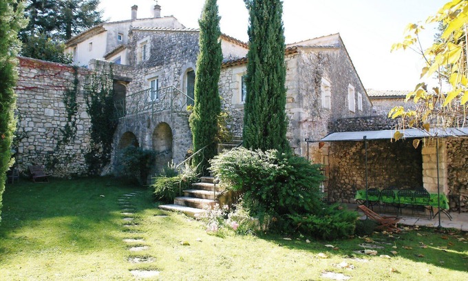Navacelles Casa | Hermosa casa de pueblo renovada con jardín y piscina privada. Ubicación tranquila