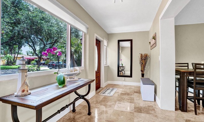 Highland Garden Casa | Beautiful Renovated Home in Hollywood - Discounted!