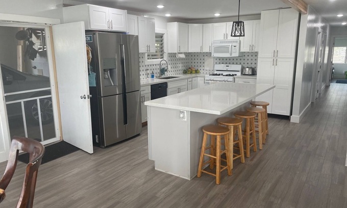 Laie Casa | Beautiful, renovated Home. Discover the North Shore of Oahu. Great location.