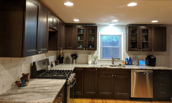 Raytown Casa | Hermoso rancho renovado en 1 acre, a 2 millas de los estadios.