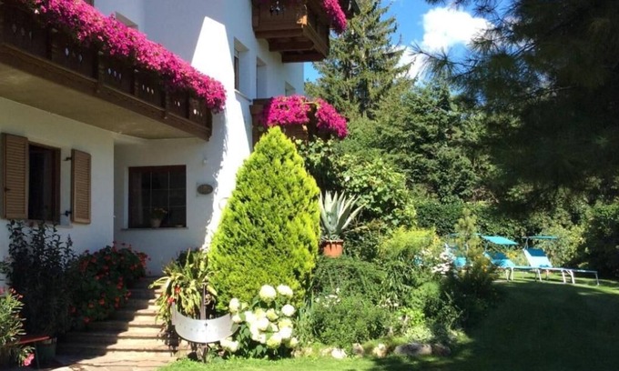 Naz Cama Y Desayuno | Hermosa residencia Klementhof con jardín y piscina al aire libre de temporada
