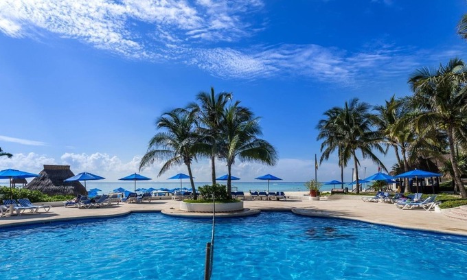 Área de Playacar Fase I Complejo | Beautiful resort room on the beach!