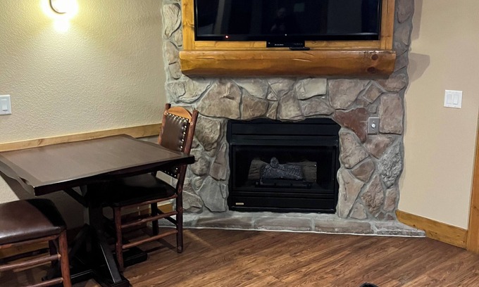 Gatlinburg Complejo | Beautiful Resort has an on site indoor Water Park , and many other activities .