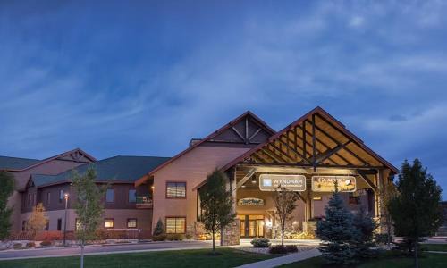 Lake Delton Casa | Beautiful Resort in Glacier Canyon 1BD Deluxe near Circus World