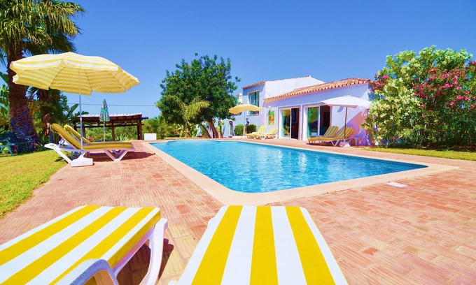 Loule Otro | Hermosa casa de campo restaurada típica de Algarve con piscina privada y vista al mar