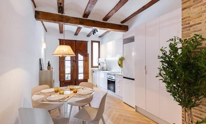 El Cabanyal Apartamento | Beautiful restored house with terrace